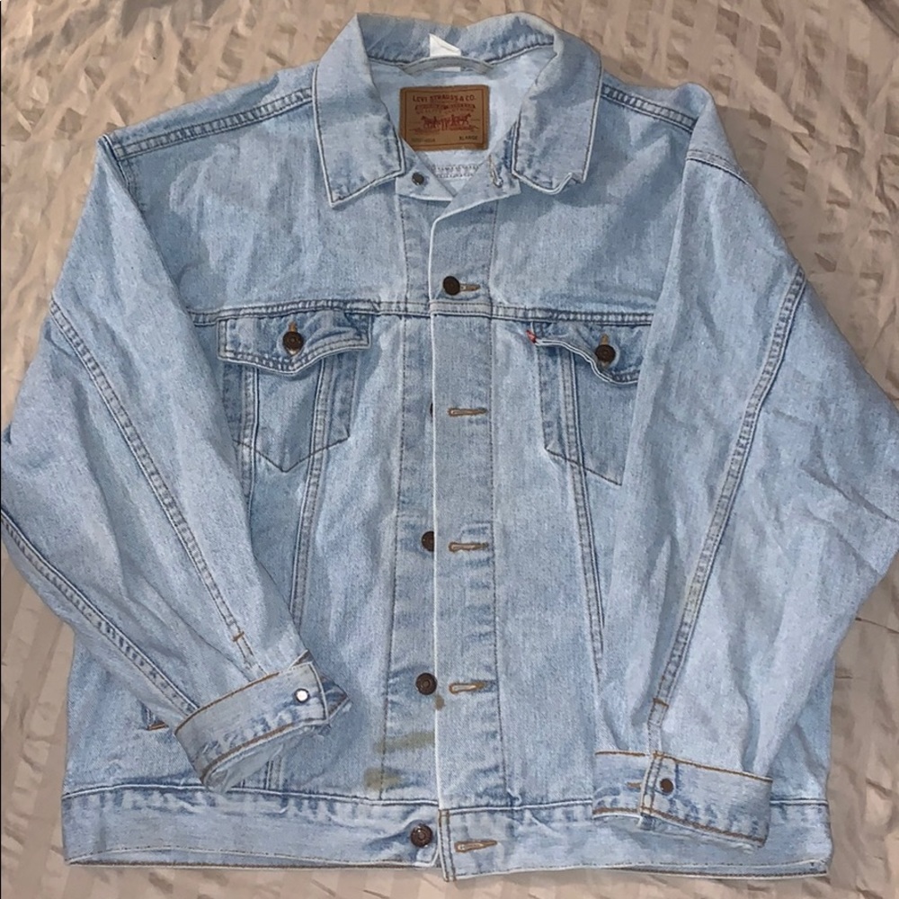 Vintage Levi’s Washed Out Denim Jacket🔴